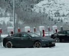 Los Teslas suelen quedar inmovilizados en condiciones de frío extremo, ya que no se cargan hasta que se calientan las baterías. (Fuente de la imagen: Forbes)