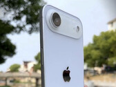 El iPhone 17 Air podría ofrecer carga MagSafe y un accesorio opcional de ampliación de la batería. (Fuente de la imagen: Majin Bu)