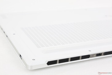 El panel inferior es sorprendentemente plano para un perfil tan fino