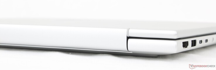 Trasera: Sin puertos