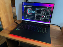 Probando el Asus ROG Strix SCAR 18 (2023) G834JY, unidad de prueba proporcionada por Asus Alemania