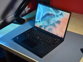 Análisis del portátil Lenovo ThinkPad X13 Yoga G4: Convertible con batería de larga duración y rendimiento flojo
