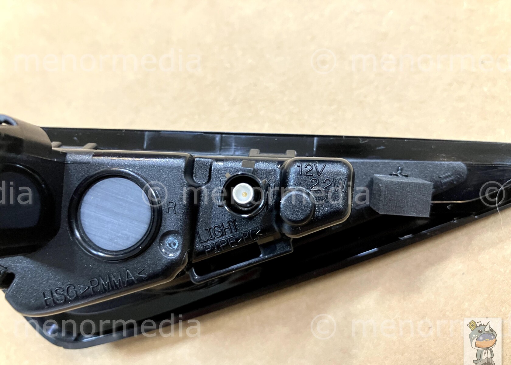 Tesla HW4 vs HW3 diseño del indicador lateral y las