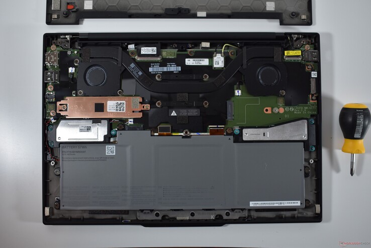 Lenovo ThinkPad X1 Carbon Gen 13: Versión de magnesio sin antenas 5G/WWAN.