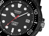 El modelo Casio MRW-240H-1E1JF, totalmente negro, que se muestra en la imagen.