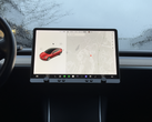 La Ctrl-Bar es un accesorio de botón físico que se acopla a la pantalla central de un Tesla Model Y o Model 3. (Fuente de la imagen: Indiegogo)