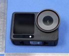 En la imagen: La rumoreada próxima DJI Action 6, con un diseño de lente estriada en comparación con la lente lisa de la Action 5 Pro (Fuente de la imagen: FCC)