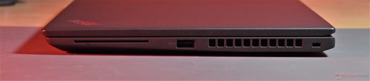 rechts: Tarjeta inteligente, USB A 3.2 Gen 2, Bloqueo Kensington