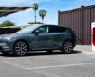 A partir del cuarto trimestre de 2026, los conductores de modelos Volvo totalmente eléctricos, como el compacto EX30, podrán utilizar más de 20.000 Supercargadores Tesla en toda Europa directamente a través de la aplicación para smartphone de fábrica.