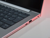 La parte derecha del HP EliteBook 8 G1a 14 (fuente de la imagen: Benjamin Herzig)
