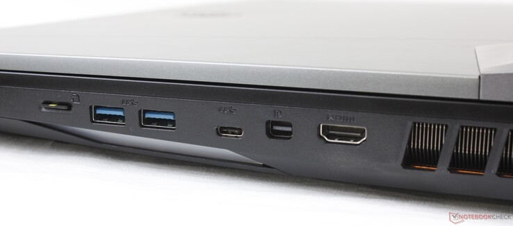 Derecha: Lector MicroSD, 2x USB-A Gen. 2, USB-C Gen. 2, mini-DisplayPort 1.4, HDMI 2.0