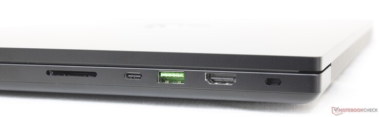 Derecha: Lector de tarjetas SD, USB-C 3.2 Gen. 2 con Thunderbolt 5 + Power Delivery + DisplayPort 1.4, USB-A 3.2 Gen. 2, HDMI 2.1, bloqueo Kensington