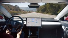 Elon Musk se mete en un buen lío por un tuit sobre la retención del volante FSD (imagen: Tesla)