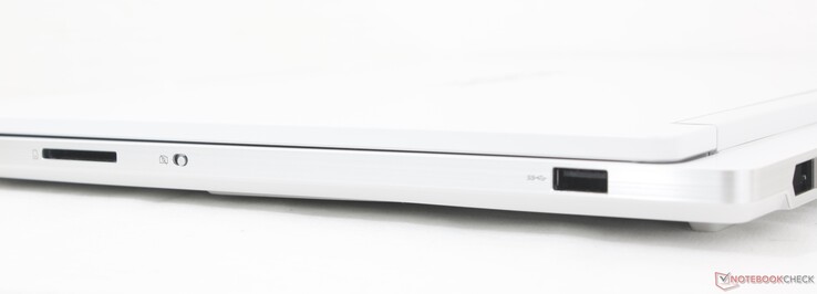 Derecha: Lector SD, Conmutador electrónico de cámara web, USB-A 3.2 Gen. 1