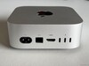 Parte trasera: Alimentación, Ethernet de 2,5 Gbps, HDMI 2.1, 3 puertos USB-C 4.0 con Thunderbolt 4