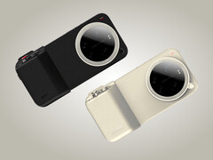 Un supuesto vistazo a la Xiaomi 17 Ultra y su kit fotográfico en dos colores. (Fuente de la imagen: vía Kacper Skrzypek - editado)