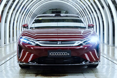 Un BYD Da Han ha salido de la línea de producción en China, marcando el vehículo número 10 millones fabricado de la serie Dynasty.