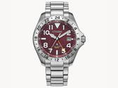 El Citizen Promaster Land GMT BJ7150-50W, fotografiado sobre un fondo blanco roto texturizado. (Fuente de la imagen: Citizen US)