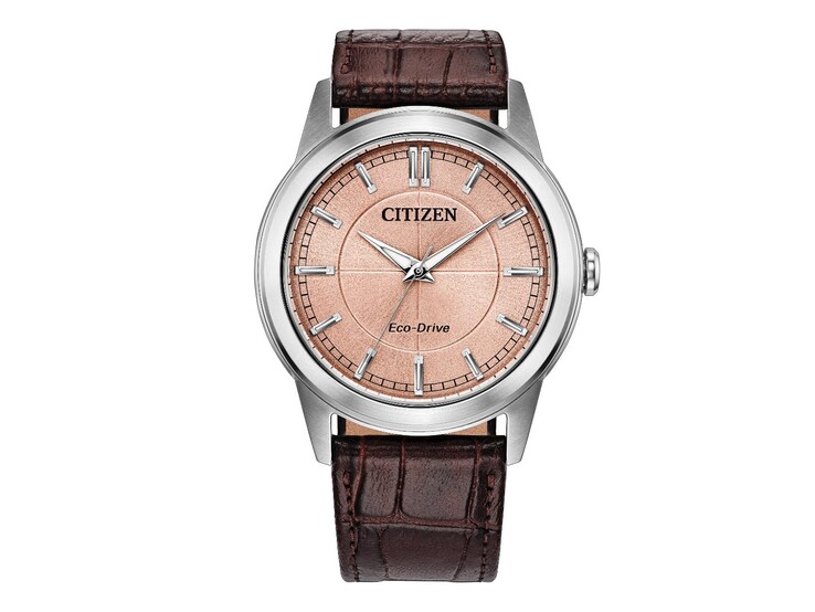 El Citizen Rolan AW2110-14Z cuenta con una esfera color salmón, una caja de acero inoxidable y una correa de piel marrón.