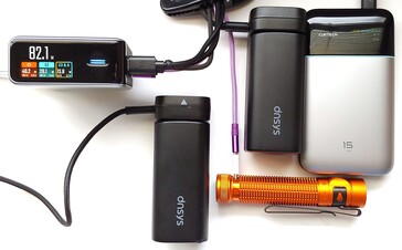 En una prueba, la Cuktech produjo 82,1 W al cargar cuatro dispositivos simultáneamente.