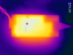 La fuente de alimentación de 240 W durante la prueba de resistencia