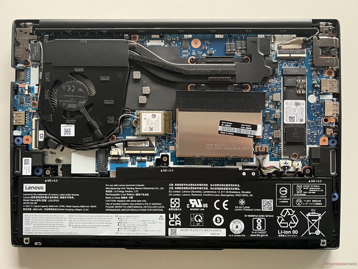 ThinkPad E14 G5 AMD para comparación