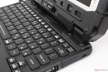 la cubierta del teclado es mucho más fina y ligera que la parte de la tableta