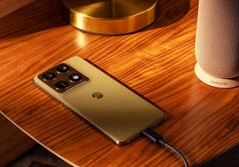 Motorola introduce presuntamente códigos de afiliación en aplicaciones de compra.