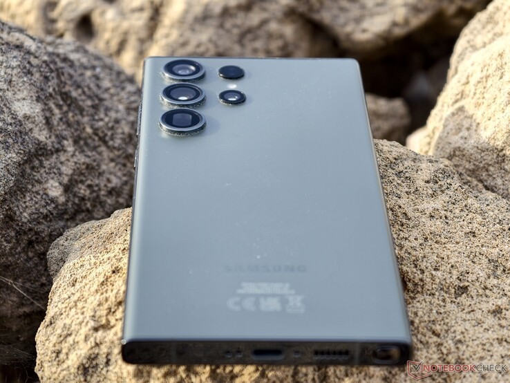 Un poco anticuado: El Galaxy S23 Ultra fue el último buque insignia de Samsung con un verdadero teleobjetivo 10x.