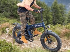 Motor Pro 3.0 Boost: Una e-bike plegable que también es apta para su uso fuera de carretera. (Fuente de la imagen: Engwe)