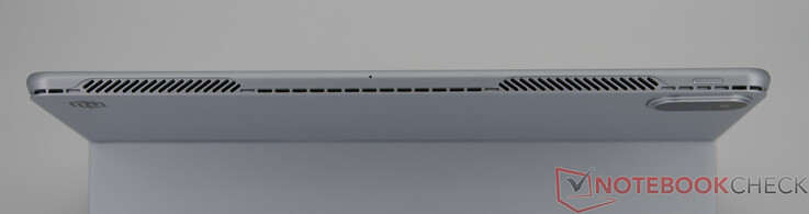 Parte superior: salidas de ventilador, botón de encendido