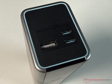 Tres puertos USB en la parte superior