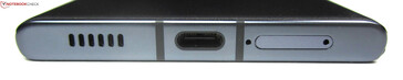 parte inferior: altavoz, USB-C 3.2 Gen 1 y ranura para tarjeta SIM
