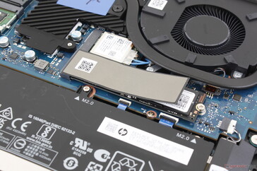 Ranura M.2 2280 PCIe4 x4 SSD ocupada. El sistema puede admitir hasta dos unidades de almacenamiento