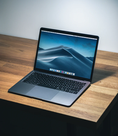Apple Los modelos de la próxima generación de MacBook Pro podrían tener pantallas más altas para acompañar a sus nuevos SoC. (Fuente de la imagen: Howard Bouchevereau)