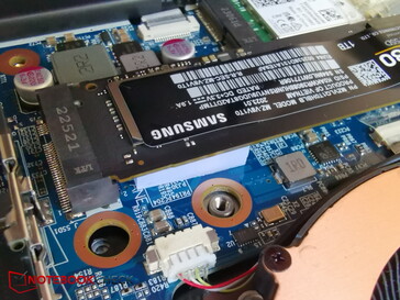 Almohadilla de refrigeración debajo de la SSD