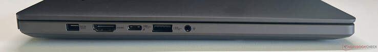 Izquierda: fuente de alimentación, HDMI 2.1 FRL, USB-C 4.0 (40 GBit/s, DisplayPort ALT Mode 2.1, Power Delivery 3.0), USB-A 3.2 Gen 2 (10 GBit/s), audio de 3,5 mm