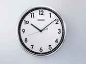 Reloj de pared de cuarzo retro Seiko KX701S con marco de color plateado y esfera en blanco y negro en contraste.