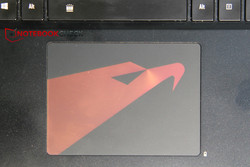 Touchpad con logo Aorus rojo
