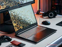 El XMG Pro 16 Studio (Mid 24), muestra de prueba proporcionada por Schenker.