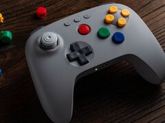 El mando Bluetooth 8bitDo 64 gris clásico cuesta más que los demás colores. (Fuente de la imagen: 8BitDo)
