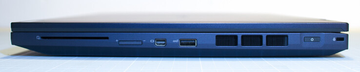 Lector de tarjetas inteligentes; DisplayPort; USB tipo A 3.1 Gen 2; ranura de seguridad Kensington