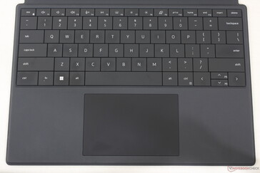 Disposición de teclado similar a la de la serie XPS 13 Plus 9320, con tapas más grandes