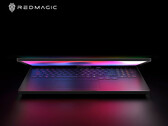 El nuevo portátil para juegos se lanzará en China el 17 de octubre de 2025. En la imagen: una imagen teaser del portátil. (Fuente de la imagen: RedMagic)