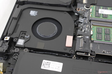 La ranura PCIe4 M.2 2280 etiquetada como 'SSD1' se encuentra encima de uno de los ventiladores