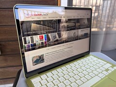 Al aire libre (día luminoso, sin luz solar directa)