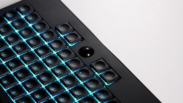Se instala un trackball.
