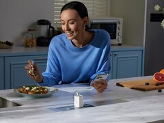 El cargador Anker Nano (35 W, cable USB-C retráctil integrado) (en la imagen) ya está disponible en color blanco (en la imagen). (Fuente de la imagen: Anker)