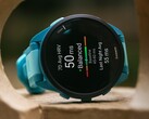 Los relojes inteligentes Forerunner más antiguos de Garmin (FR165 en la imagen) están recibiendo la versión beta 25.02. (Fuente de la imagen: Garmin)
