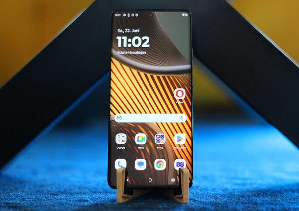 El Motorola Edge 50 Ultra sale de la caja con Android 14. (Fuente de la imagen: Notebookcheck)